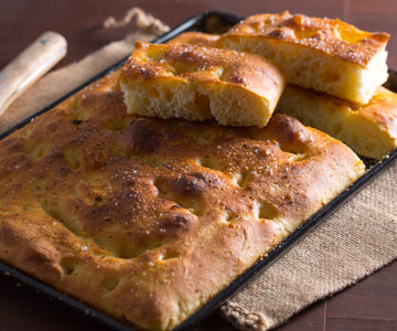 Focaccia de patata alta y esponjosa