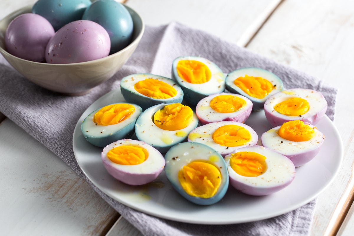 Huevos coloreados