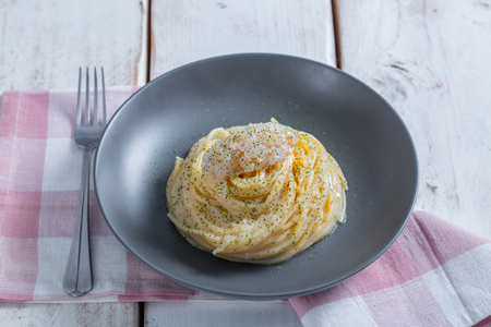 Espaguetis con limón asado y cigalas