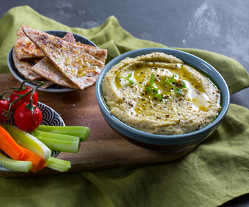 Hummus con tallos de alcachofa