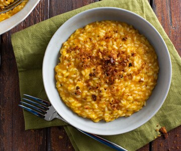 Risotto con zanahorias y migas de pan