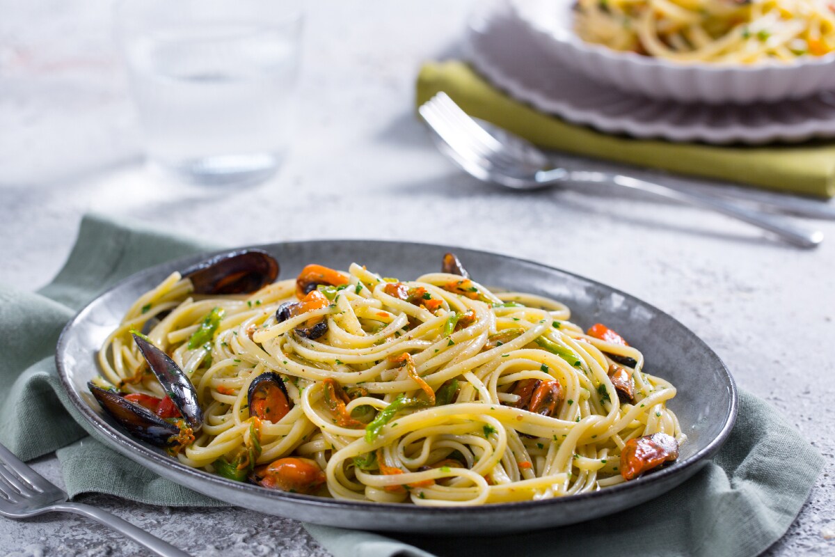 Linguine mejillones y flores de calabacín