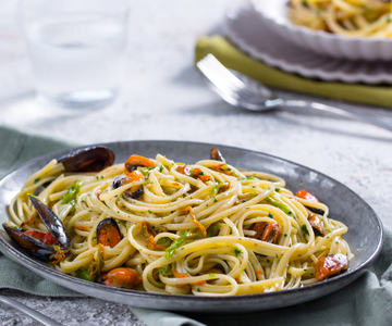 Linguine mejillones y flores de calabacín