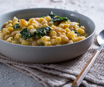 Pasta y judías con col negra