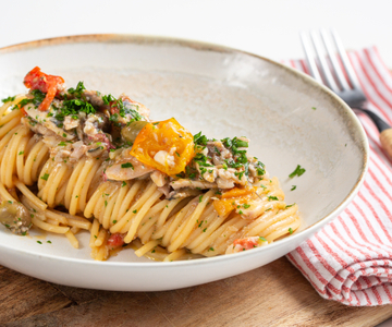 Pasta con pescado humilde