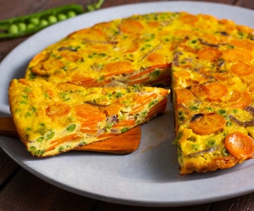 Tortilla de guisantes y zanahorias