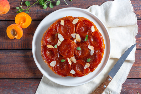 Tarte tatin rápida de albaricoques