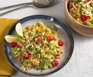 Ensalada de quinoa con edamame y verduras