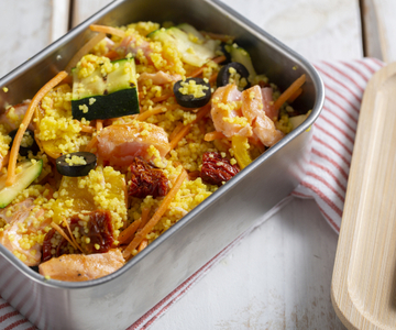 Fiambrera con cuscús y salmón