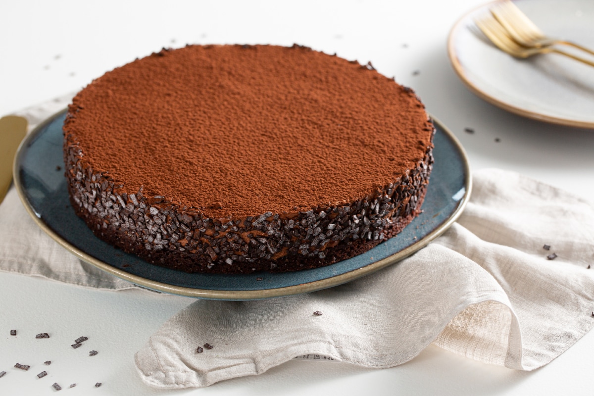 Tarta mousse de chocolate negro sobre base de sablé