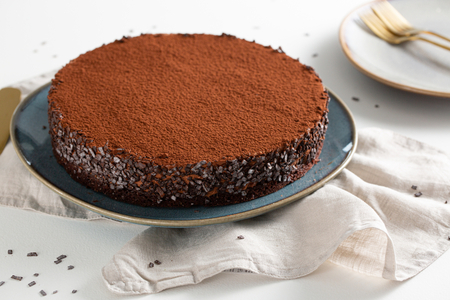 Tarta mousse de chocolate negro sobre base de sablé