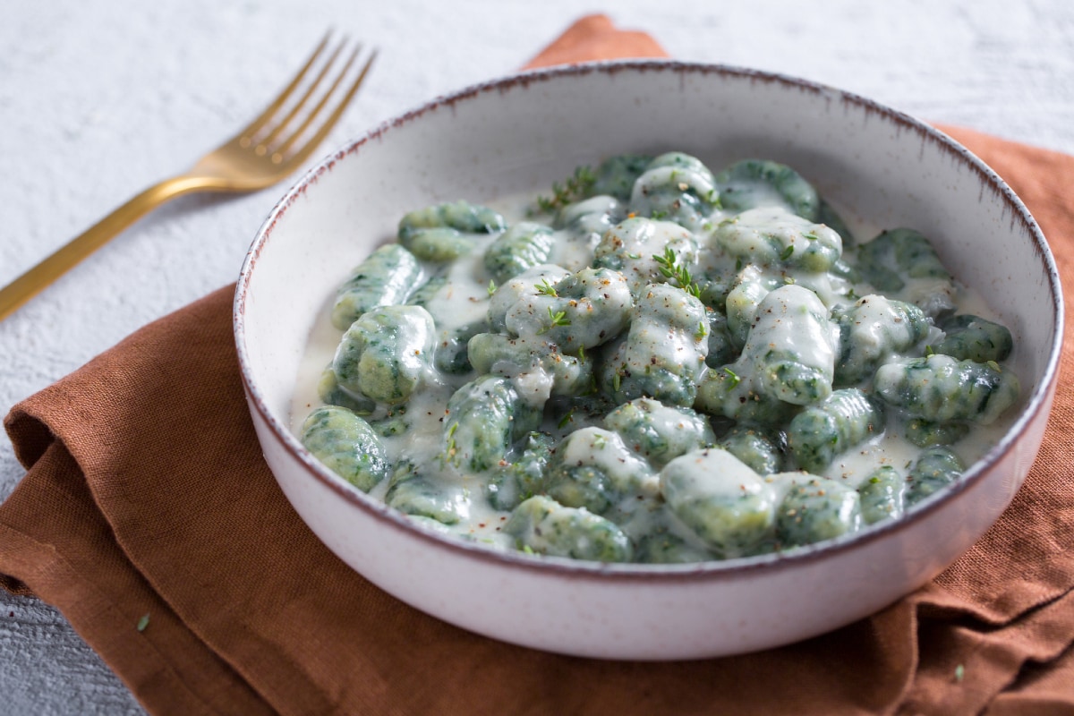 Gnocchetti verdes con gorgonzola