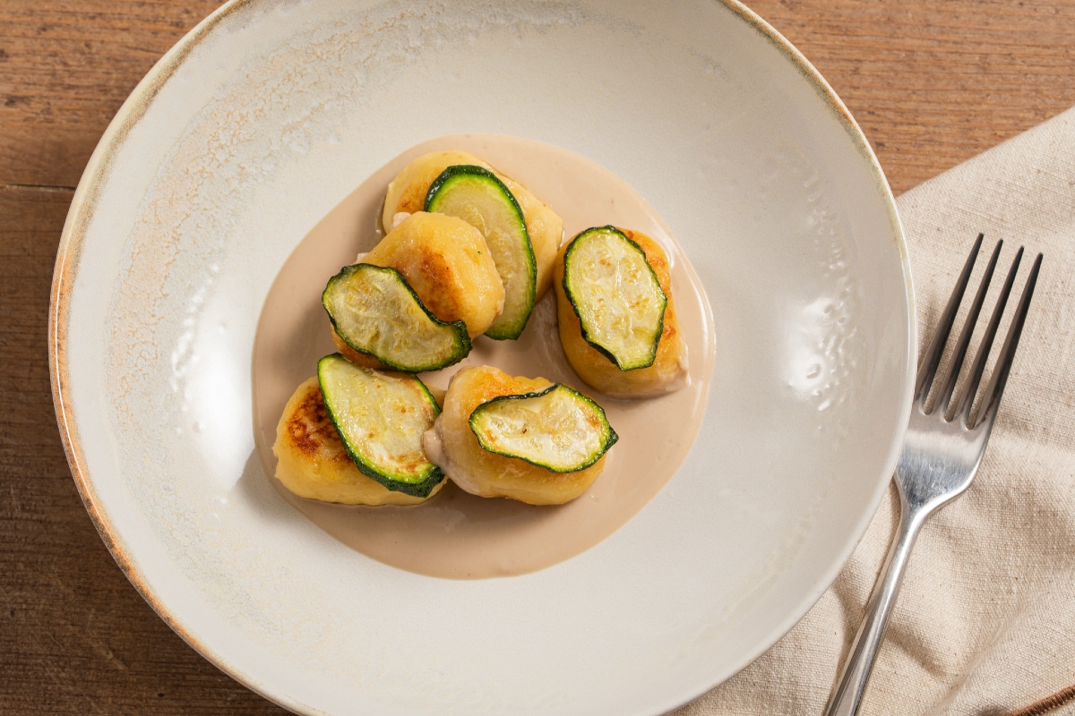Ñoquis rellenos de bacalao mantecado