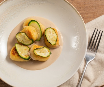 Ñoquis rellenos de bacalao mantecado
