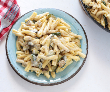 Pasta con robiola y calabacín