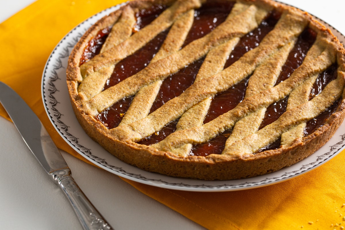 Tarta de pistachos y naranja con mermelada de albaricoques
