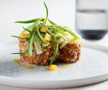 Chuleta de pez espada con ensalada de puntarelle