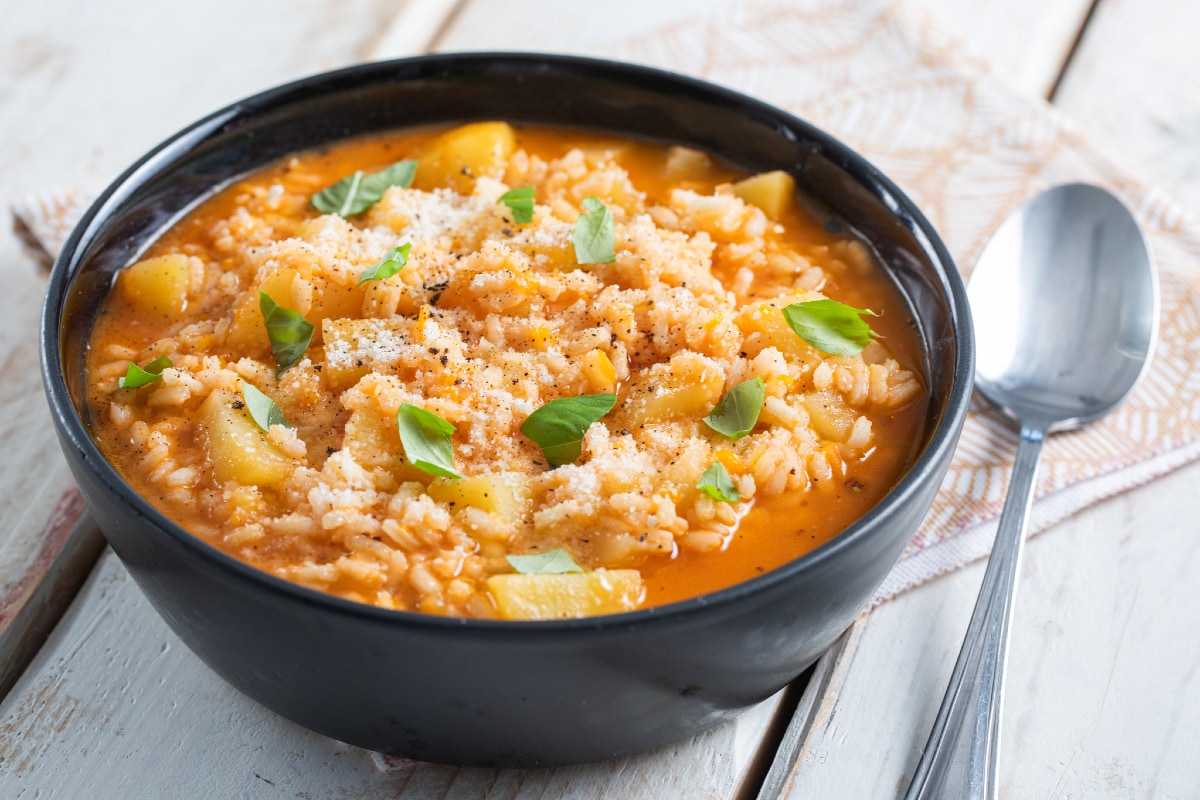 Sopa de arroz y patatas