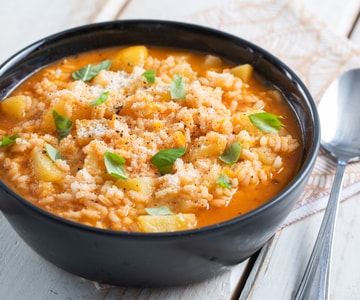 Sopa de arroz y patatas