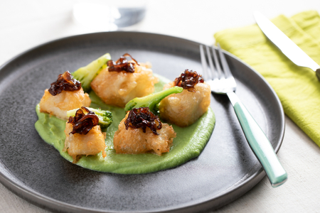Bacalao en tempura con brócoli