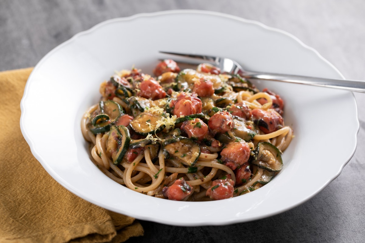 Pasta con pulpo y calabacines