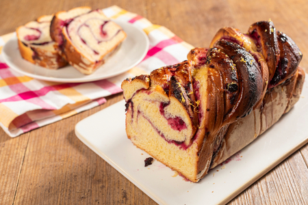 Babka de limón y arándanos