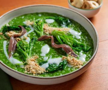 Risotto con grelos, anchoas y salsa de ajo