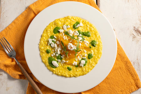 Risotto con pimientos y rúcula