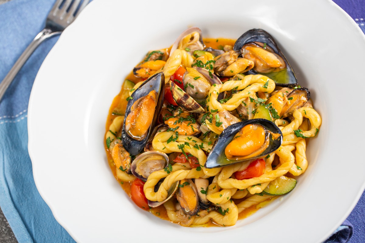 Lorighittas con salsa de mariscos