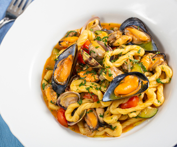 Lorighittas con salsa de mariscos