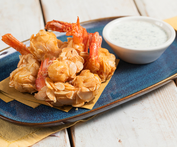 Gambas en costra de almendras