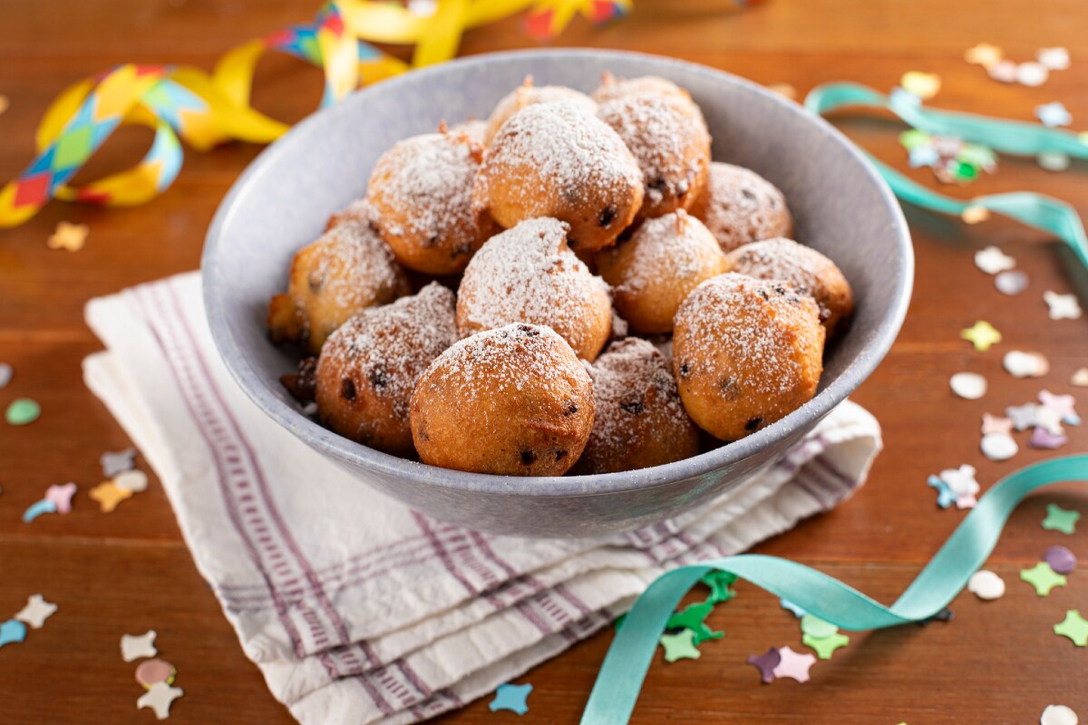 Buñuelos de ricotta y naranja con chispas de chocolate