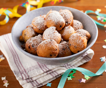 Buñuelos de ricotta y naranja con chispas de chocolate
