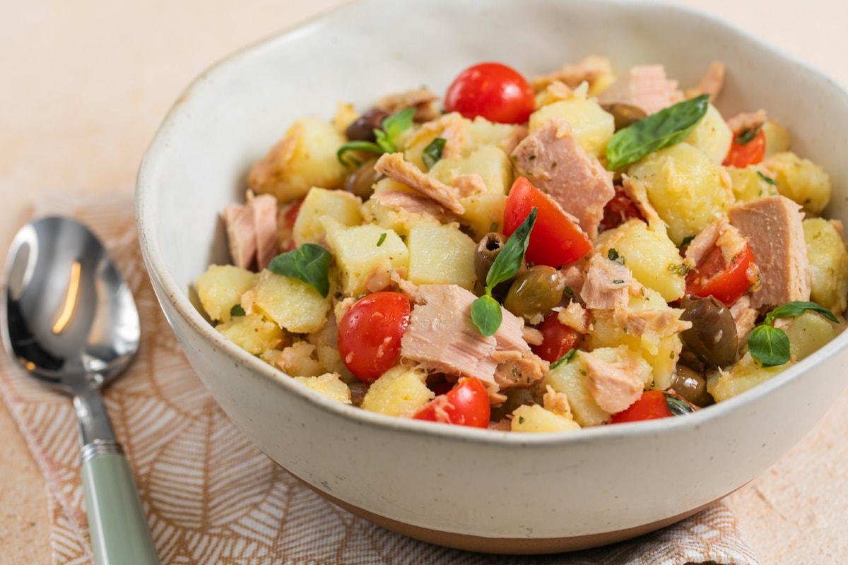 Ensalada de patatas y atún