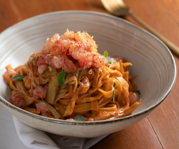 Fettuccine alcachofas y gambas