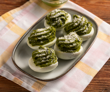 Huevos rellenos al pesto