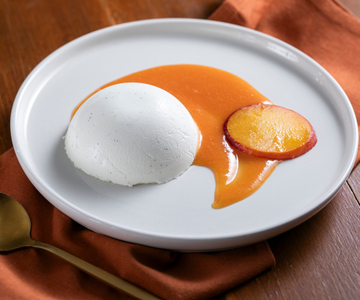 Panna cotta con coulis de melocotón