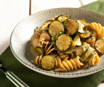 Pasta con calabacines y stracchino