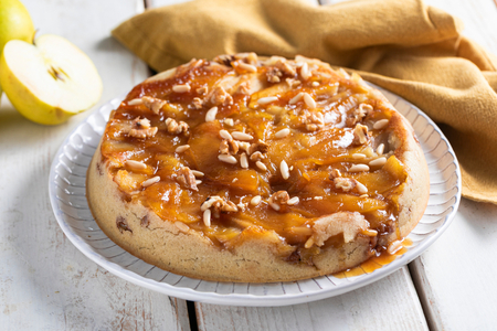 Tarta invertida de manzana vegana