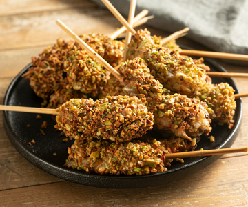 Brochetas de gambas con pistachos