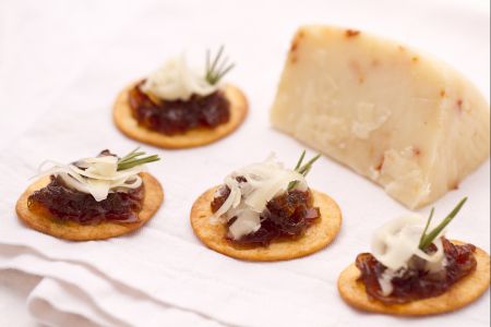 Tortas con cebollas y queso