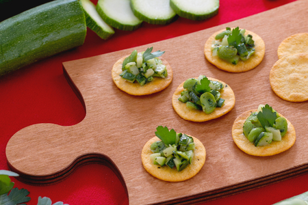 Tostas con habas y calabacines salteados