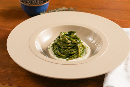 Pasta con col rizada y queso stracchino