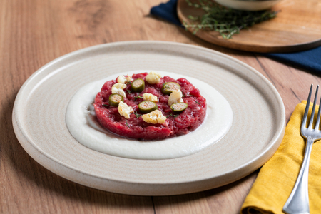 Tartar de carne con coliflor