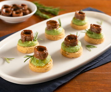 Mini tartas con patatas, brócoli y anchoas