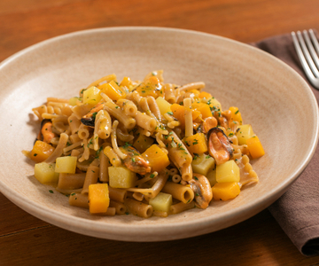 Pasta con calabaza, patatas y mejillones