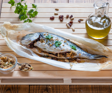 Dorada al papillote a la siciliana
