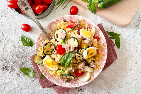 Pasta fría con atún