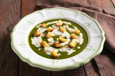 Crema de col negra y alubias