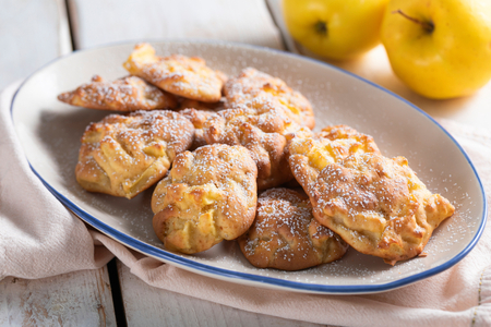 Buñuelos de manzana al horno